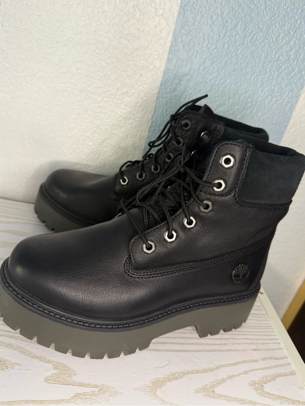 Timberland Stone Street 6-Inch Platform Boots Women’s Size 7.5